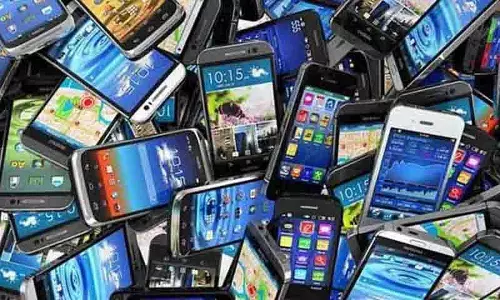 Hyderabad: राजकीय रेलवे पुलिस ने 130 खोए या चोरी हुए मोबाइल फोन ढूंढ निकाले