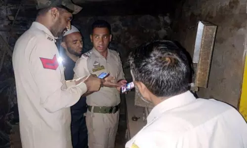 पुलिस ने Doda-किश्तवाड़ में कई आतंकवादियों के घरों की तलाशी ली पुलिस ने Doda-किश्तवाड़ में कई आतंकवादियों के घरों की तलाशी ली