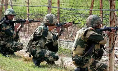Jammu: पाकिस्तान ने फिर किया संघर्ष विराम का उल्लंघन Jammu: पाकिस्तान ने फिर किया संघर्ष विराम का उल्लंघन