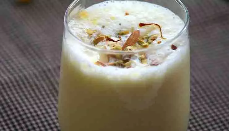 Kesar Lassi:ताजगी के लिए करें इसका सेवन, शरीर को पहुंचाती है ठंडक Kesar Lassi:ताजगी के लिए करें इसका सेवन, शरीर को पहुंचाती है ठंडक