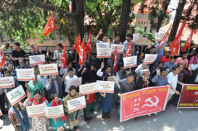 Himachal: किसानों ने शिमला में वन अधिकार अधिनियम लागू करने की मांग की Himachal: किसानों ने शिमला में वन अधिकार अधिनियम लागू करने की मांग की