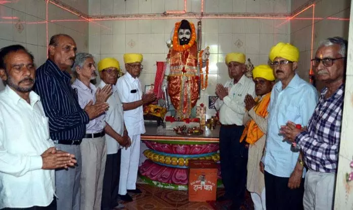 Jammu: धार्मिक उत्साह भगवान परशुराम जयंती समारोह का प्रतीक Jammu: धार्मिक उत्साह भगवान परशुराम जयंती समारोह का प्रतीक