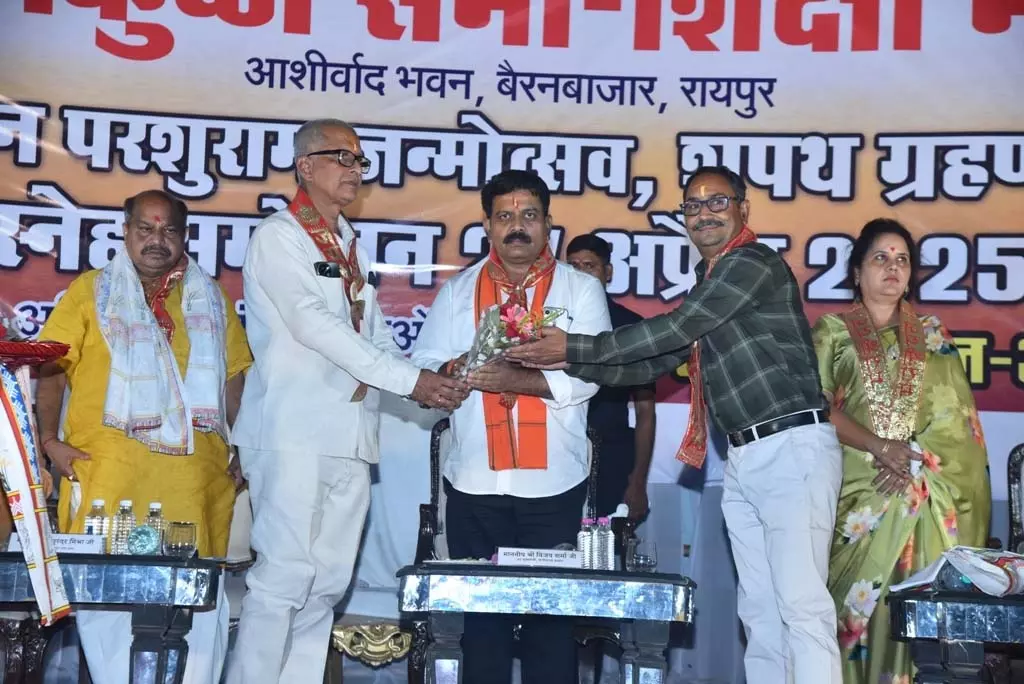 गृहमंत्री विजय शर्मा ने नवनिर्वाचित पदाधिकारी और कार्यकारिणी सदस्यों को पदभार ग्रहण करवाया गृहमंत्री विजय शर्मा ने नवनिर्वाचित पदाधिकारी और कार्यकारिणी सदस्यों को पदभार ग्रहण करवाया