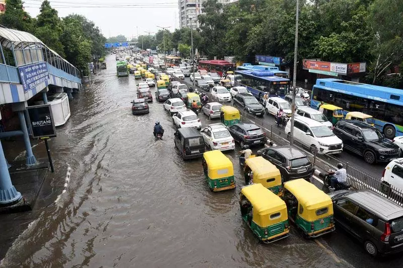 Delhi: जलभराव रोकने के लिए 335 प्रमुख स्थानों पर अधिकारी तैनात Delhi: जलभराव रोकने के लिए 335 प्रमुख स्थानों पर अधिकारी तैनात