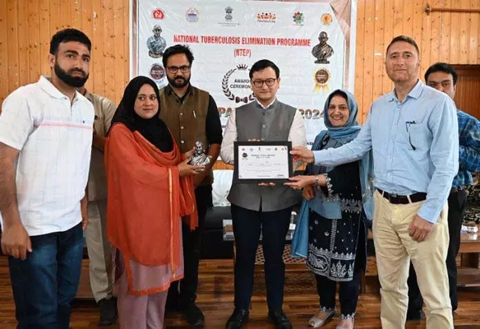 बारामूला ने 242 पंचायतों में TB मुक्त का दर्जा हासिल किया बारामूला ने 242 पंचायतों में TB मुक्त का दर्जा हासिल किया