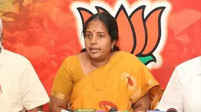 BJP MLA वनथी श्रीनिवासन विवाह समारोह में शामिल हुई BJP MLA वनथी श्रीनिवासन विवाह समारोह में शामिल हुई