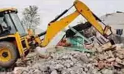 Bareilly: अतिक्रमण हटाने आई टीम पर चला बुलडोजर, दुकानदारों की टीम से झड़प Bareilly: अतिक्रमण हटाने आई टीम पर चला बुलडोजर, दुकानदारों की टीम से झड़प