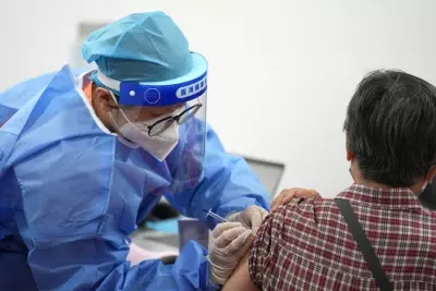 ऑस्ट्रेलियाई शोधकर्ताओं ने पाया दोनों टीकों को एक ही बाजू में लगाने से बढ़ सकता है वैक्सीन का प्रभाव ऑस्ट्रेलियाई शोधकर्ताओं ने पाया दोनों टीकों को एक ही बाजू में लगाने से बढ़ सकता है वैक्सीन का प्रभाव