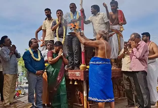 चिथिराई थेरोट्टम: तंजावुर बड़े मंदिर में बंधकाल मुहूर्तम चिथिराई थेरोट्टम: तंजावुर बड़े मंदिर में बंधकाल मुहूर्तम