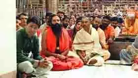 Ujjain : बाबा रामदेव पहुंचे महाकाल मंदिर, भस्म आरती में हुए शामिल Ujjain : बाबा रामदेव पहुंचे महाकाल मंदिर, भस्म आरती में हुए शामिल