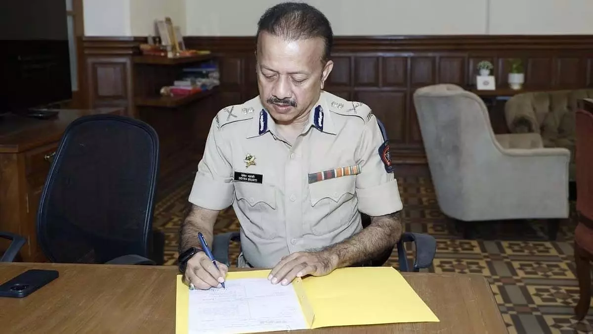 1994 बैच के IPS अधिकारी देवेन भारती को मुंबई का नया पुलिस कमिश्नर नियुक्त किया गया 1994 बैच के IPS अधिकारी देवेन भारती को मुंबई का नया पुलिस कमिश्नर नियुक्त किया गया
