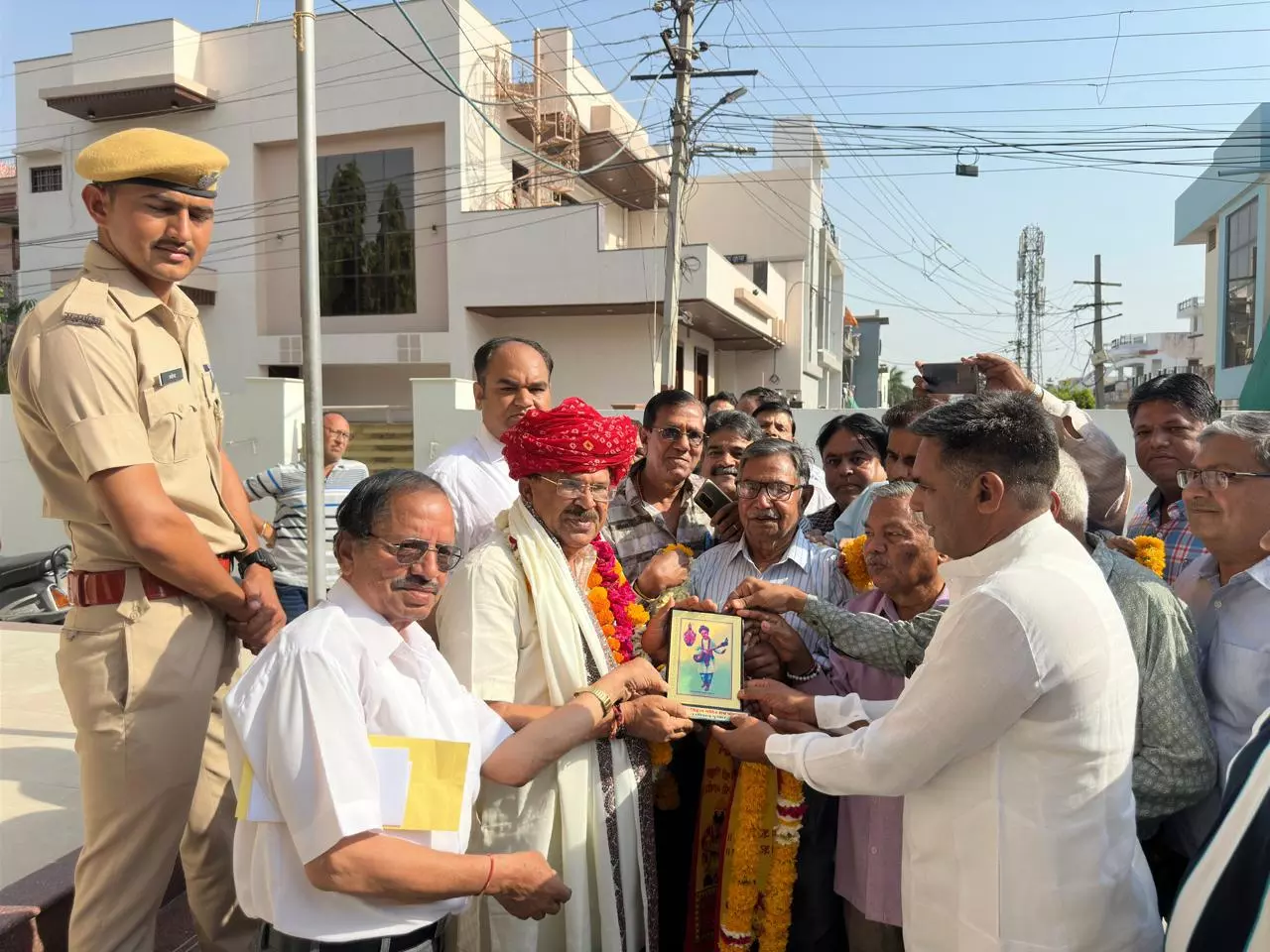 Jaipur: वासुदेव देवनानी के निवास पर नामदेव समाज द्वारा स्वागत व अभिनन्दन Jaipur: वासुदेव देवनानी के निवास पर नामदेव समाज द्वारा स्वागत व अभिनन्दन