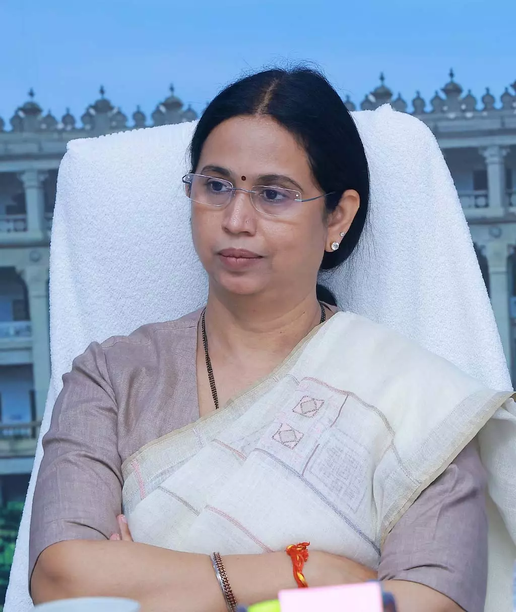मई में गृह लक्ष्मी के तीन महीने मनी: मंत्री लक्ष्मी हेब्बालकर मई में गृह लक्ष्मी के तीन महीने मनी: मंत्री लक्ष्मी हेब्बालकर