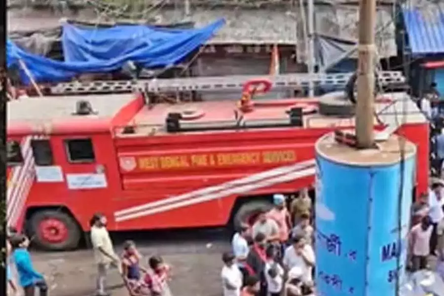 कोलकाता अग्निकांड: होटल की इमारत में अग्नि सुरक्षा के न्यूनतम इंतजाम नहीं थे, मालिक लापता कोलकाता अग्निकांड: होटल की इमारत में अग्नि सुरक्षा के न्यूनतम इंतजाम नहीं थे, मालिक लापता