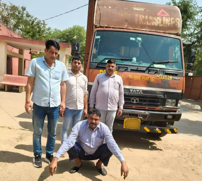 Haryana : महेंद्रगढ़ में 810 किलोग्राम मादक पदार्थ जब्त, एक गिरफ्तार Haryana : महेंद्रगढ़ में 810 किलोग्राम मादक पदार्थ जब्त, एक गिरफ्तार