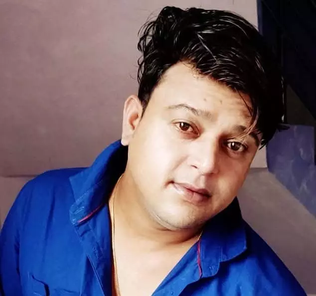 रिटायर्ड अफसर के बेटे ने किया सुसाइड, देख रहा था कृषि दवाई का कारोबार रिटायर्ड अफसर के बेटे ने किया सुसाइड, देख रहा था कृषि दवाई का कारोबार