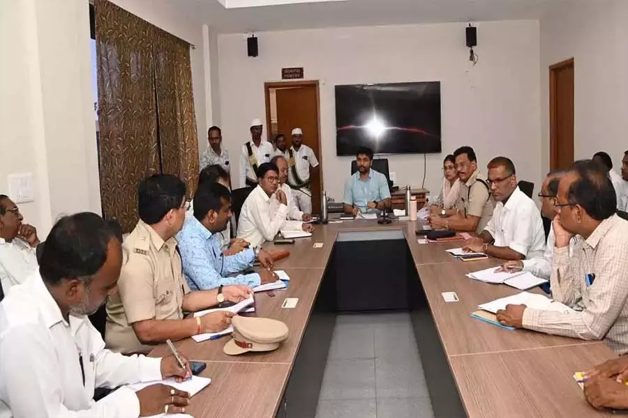 चावल मिलर्स निर्धारित लक्ष्य शीघ्र पूरा करें: कलेक्टर वेंकटेश धोत्रे चावल मिलर्स निर्धारित लक्ष्य शीघ्र पूरा करें: कलेक्टर वेंकटेश धोत्रे