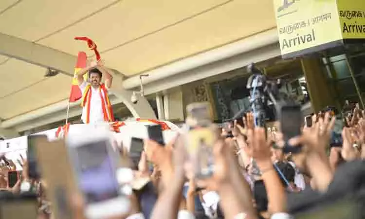 विजय ने TVK कार्यकर्ताओं से अनुशासन बनाए रखने का आग्रह किया विजय ने TVK कार्यकर्ताओं से अनुशासन बनाए रखने का आग्रह किया