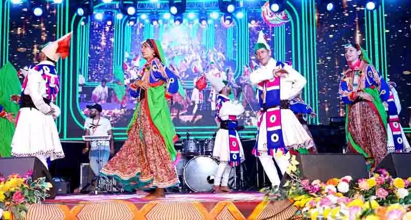 Haroli Festival के समापन पर सांस्कृतिक कार्यक्रमों ने दर्शकों को मंत्रमुग्ध किया Haroli Festival के समापन पर सांस्कृतिक कार्यक्रमों ने दर्शकों को मंत्रमुग्ध किया