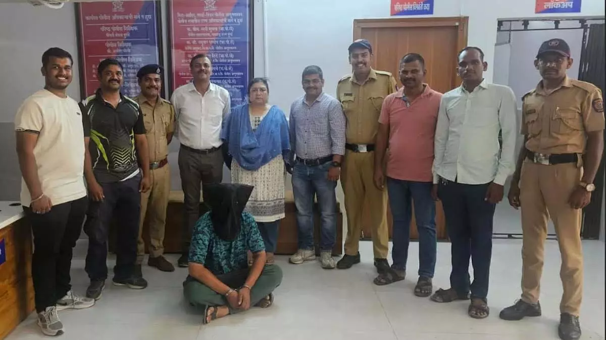 मीरा रोड में लड़की से छेड़छाड़ के आरोप में स्विगी डिलीवरीमैन 36 घंटे के भीतर गिरफ्तार मीरा रोड में लड़की से छेड़छाड़ के आरोप में स्विगी डिलीवरीमैन 36 घंटे के भीतर गिरफ्तार