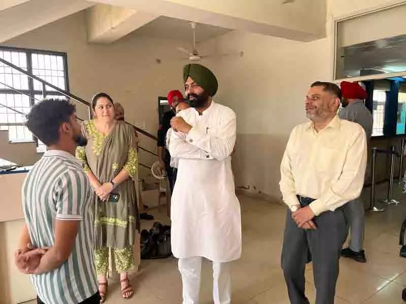 लोगों की सुविधा के लिए ड्राइविंग टेस्ट ट्रैक पर अतिरिक्त कर्मचारी तैनात किए जाएंगे: Minister लोगों की सुविधा के लिए ड्राइविंग टेस्ट ट्रैक पर अतिरिक्त कर्मचारी तैनात किए जाएंगे: Minister