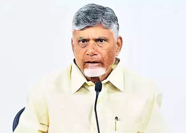 सिंहाचलम घटना मृतकों के परिजनों को 25 लाख रुपये मुआवजा: CM Chandrababu सिंहाचलम घटना मृतकों के परिजनों को 25 लाख रुपये मुआवजा: CM Chandrababu
