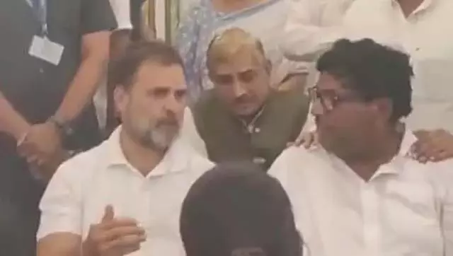 पहलगाम आतंकी हमला: राहुल गांधी ने पीड़ित परिवार से मुलाकात की पहलगाम आतंकी हमला: राहुल गांधी ने पीड़ित परिवार से मुलाकात की