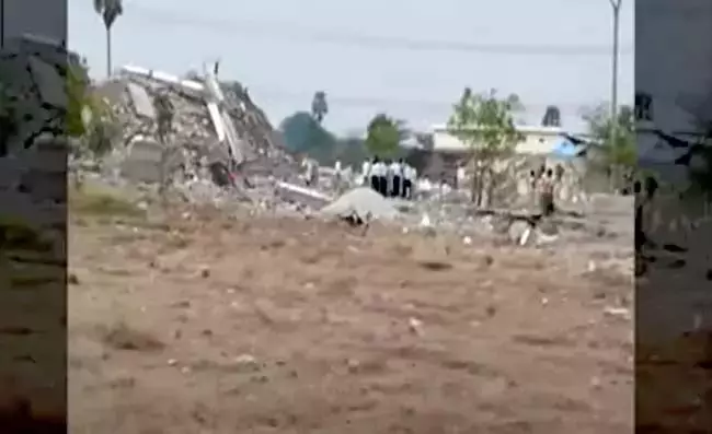 यदाद्रि जिले में विस्फोट की घटना मृतकों के परिजनों को एक करोड़ का मुआवजा यदाद्रि जिले में विस्फोट की घटना मृतकों के परिजनों को एक करोड़ का मुआवजा