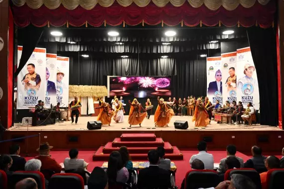 कुज़ू सांस्कृतिक महोत्सव में Sikkim की सांस्कृतिक समृद्धि और सद्भाव का प्रदर्शन कुज़ू सांस्कृतिक महोत्सव में Sikkim की सांस्कृतिक समृद्धि और सद्भाव का प्रदर्शन