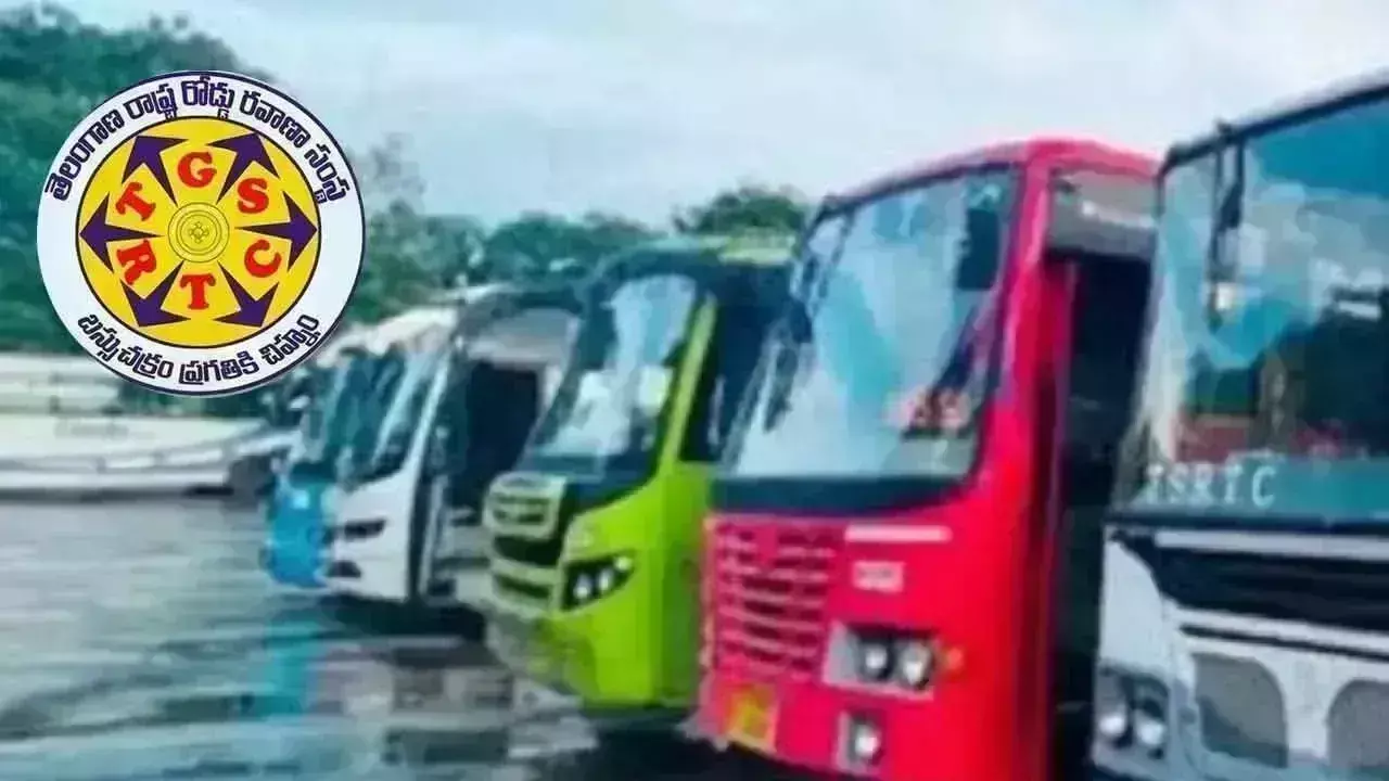Telangana: 6 मई की मध्य रात्रि से राज्य में आरटीसी बसें सड़कों से नदारद रहेंगी Telangana: 6 मई की मध्य रात्रि से राज्य में आरटीसी बसें सड़कों से नदारद रहेंगी