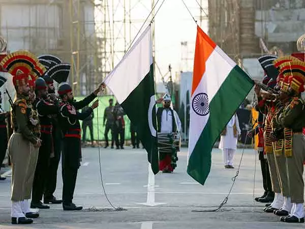 भारत-पाक DGMO ने हॉटलाइन पर की बातचीत, भारत ने अकारण संघर्ष विराम उल्लंघन के खिलाफ दी चेतावनी भारत-पाक DGMO ने हॉटलाइन पर की बातचीत, भारत ने अकारण संघर्ष विराम उल्लंघन के खिलाफ दी चेतावनी