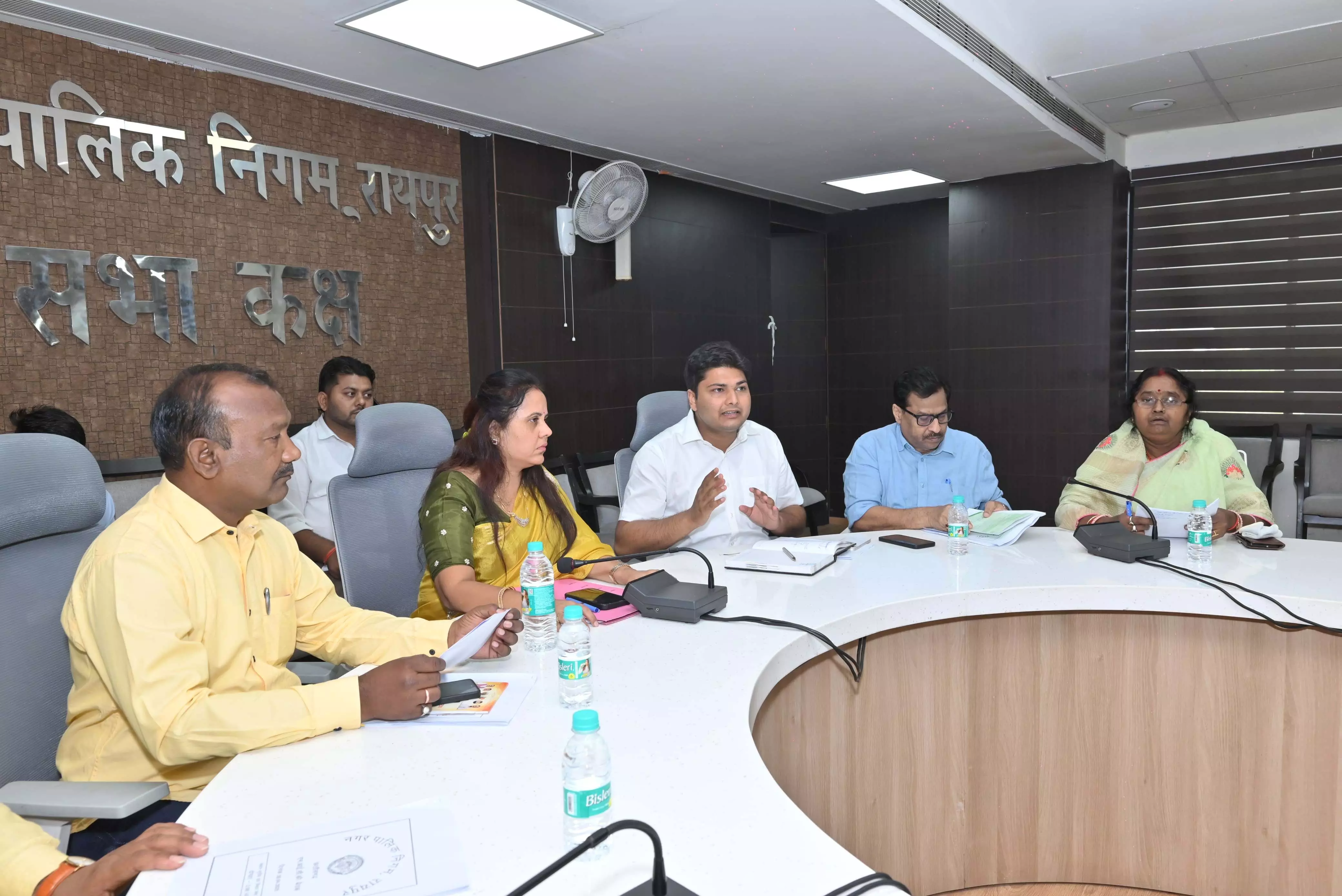 महापौर मीनल और सभापति सूर्यकान्त ने अंतर्राष्ट्रीय श्रमिक दिवस 1 मई की दी अग्रिम शुभकामनायें महापौर मीनल और सभापति सूर्यकान्त ने अंतर्राष्ट्रीय श्रमिक दिवस 1 मई की दी अग्रिम शुभकामनायें