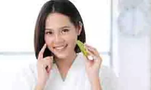 Skin Care: गर्मियों में स्किन रैशेज और पिंपल्स से हैं परेशान, तो एलोवेरा में मिलाकर लगाएं ये चीजें Skin Care: गर्मियों में स्किन रैशेज और पिंपल्स से हैं परेशान, तो एलोवेरा में मिलाकर लगाएं ये चीजें