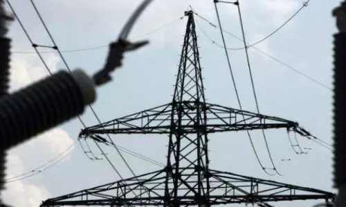 Telangana: विनियामक ने बिना किसी बढ़ोतरी के नए खुदरा बिजली आपूर्ति शुल्क को मंजूरी दी