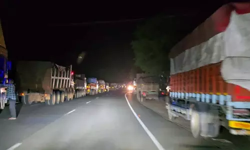 विधायक-मंत्री हुए परेशान, केशकाल घाटी में लगी हुई थी लंबी जाम विधायक-मंत्री हुए परेशान, केशकाल घाटी में लगी हुई थी लंबी जाम