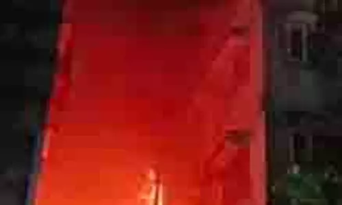 Kolkata: होटल में भीषण आग, 14 लोगों की मौत Kolkata: होटल में भीषण आग, 14 लोगों की मौत