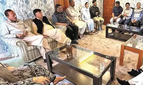 Srinagar, महबूबा ने पीडीपी की बैठक की अध्यक्षता की