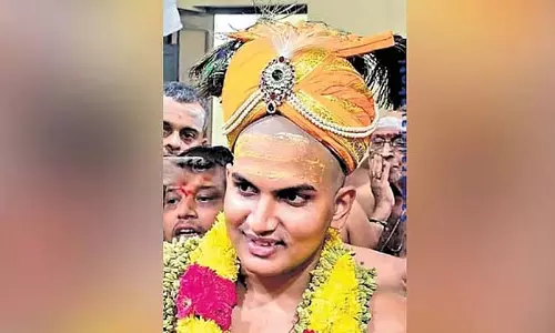 कांची कामकोटि पीठ के कनिष्ठ मठाधीश के रूप में श्री श्री गणेश शर्मा द्रविड़ संन्यास की दीक्षा कांची कामकोटि पीठ के कनिष्ठ मठाधीश के रूप में श्री श्री गणेश शर्मा द्रविड़ संन्यास की दीक्षा