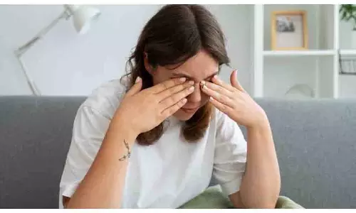 Yoga Tips: आंखों में दर्द और जलन से हैं परेशान तो करें इन योगासनों का अभ्यास