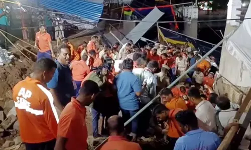 AP: सिंहाचलम मंदिर की दीवार गिरने से आठ लोगों की मौत