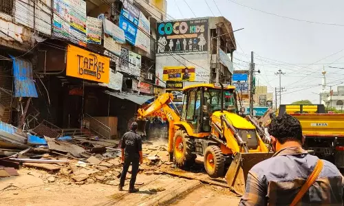 Telangana: हाइड्रा ने मेहदीपट्टनम में अतिक्रमण हटाया Telangana: हाइड्रा ने मेहदीपट्टनम में अतिक्रमण हटाया