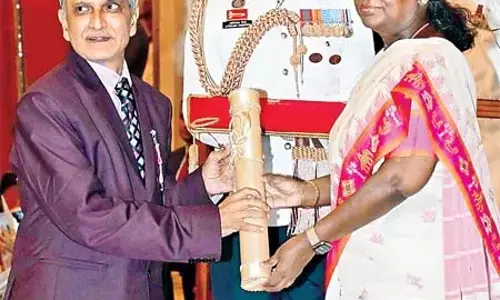 Odisha : तीन विभूतियों को पद्म पुरस्कार से सम्मानित किया गया Odisha : तीन विभूतियों को पद्म पुरस्कार से सम्मानित किया गया