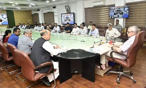 CM उमर अब्दुल्ला ने गर्मियों के दौरान आवश्यक सेवाओं की सुचारू आपूर्ति पर जोर दिया CM उमर अब्दुल्ला ने गर्मियों के दौरान आवश्यक सेवाओं की सुचारू आपूर्ति पर जोर दिया