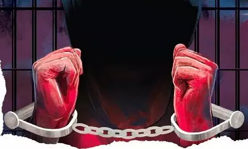 ट्रांसजेंडर महिला बनकर पैसे वसूलने के आरोप में 3 लोग गिरफ्तार