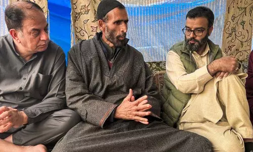 केंद्र की कार्रवाई का समर्थन करें लेकिन निर्दोषों को नुकसान नहीं पहुंचाया जाना चाहिए: Srinagar MP केंद्र की कार्रवाई का समर्थन करें लेकिन निर्दोषों को नुकसान नहीं पहुंचाया जाना चाहिए: Srinagar MP
