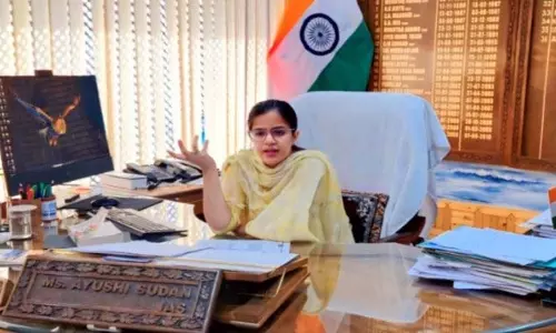 DC कुपवाड़ा ने पीएम सूर्य घर-मुफ्त बिजली योजना की प्रगति की समीक्षा की DC कुपवाड़ा ने पीएम सूर्य घर-मुफ्त बिजली योजना की प्रगति की समीक्षा की