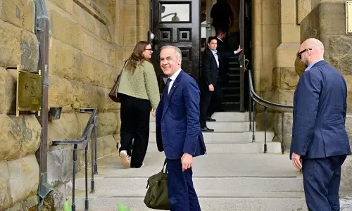 Canada के लिबरल्स को चुनाव में मिली जीत के बाद संसद में बहुमत नहीं मिला Canada के लिबरल्स को चुनाव में मिली जीत के बाद संसद में बहुमत नहीं मिला