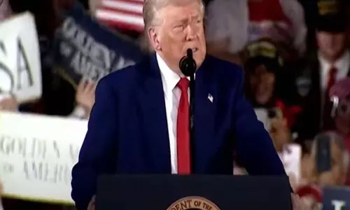 America: 100 दिन पूरे होने पर मिशिगन रैली में ट्रम्प ने मनाया जश्न America: 100 दिन पूरे होने पर मिशिगन रैली में ट्रम्प ने मनाया जश्न
