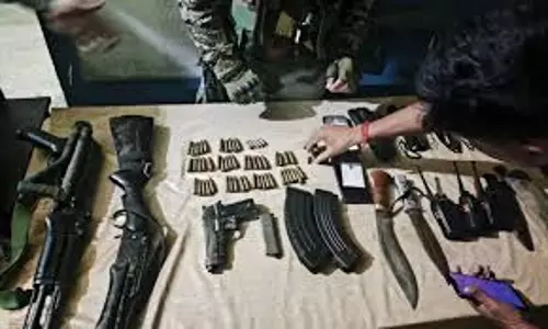 भारतीय सेना ने Manipur में सीकेएमए के दो कार्यकर्ताओं को गिरफ्तार किया भारतीय सेना ने Manipur में सीकेएमए के दो कार्यकर्ताओं को गिरफ्तार किया
