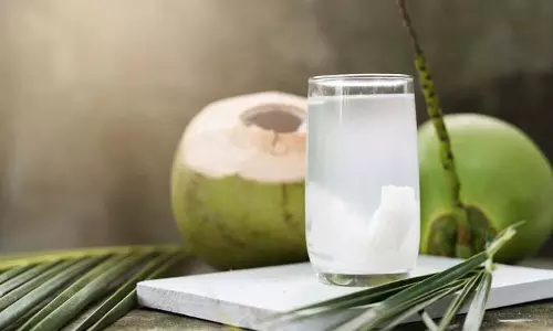 Beauty Tips: त्वचा और बालों के लिए नारियल पानी के 9 अद्भुत लाभ Beauty Tips: त्वचा और बालों के लिए नारियल पानी के 9 अद्भुत लाभ